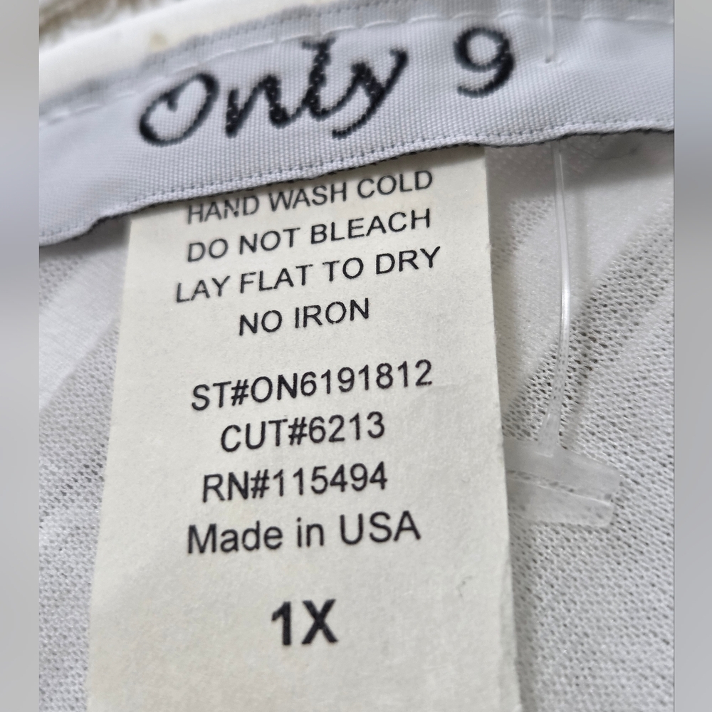 Only 9 White Ruffled Blouse. - Picture 4 of 8